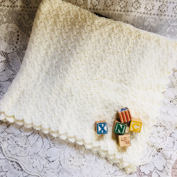 Handmade Yellow Baby Blanket - Picture 3 of 3